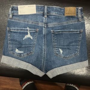 American eagle women’s distressed jean shorts. Blue in size 0. NWT